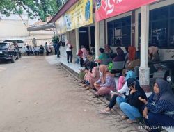 Antusias Warga di Hari ke-3 Keringanan Wajib Pajak Membludak di Samsat Metro