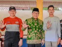 Kadis Perhubungan dan Walikota Metro Lepas Azrinaldo Pelajar Prestasi Pelopor Keselamatan Lalu Lintas