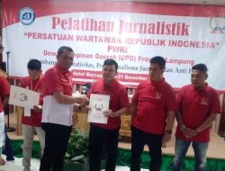 Penutupan Pelatihan Jurnalistik, Ketua PWRI Lampung Darmawan SH.,MH : Targetnya UKW Tahun 2025