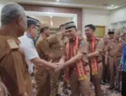 Waw.! Hari Pertama Ngantor, Walikota Metro Disambut Ratusan ASN